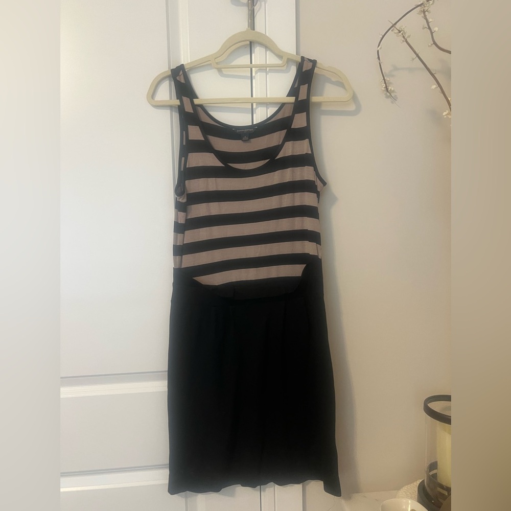 Banana Republic size  0. Slip on knit Striped Black and Beige Sleeveless Dress